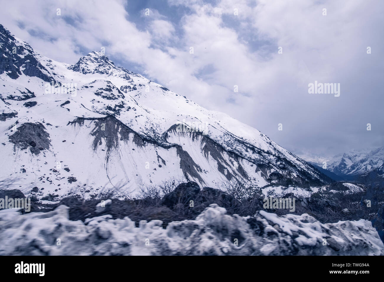 Panorama, der, Schnee capper Berge, Hügel, grau, unten, Nullpunkt High Way Stockfoto