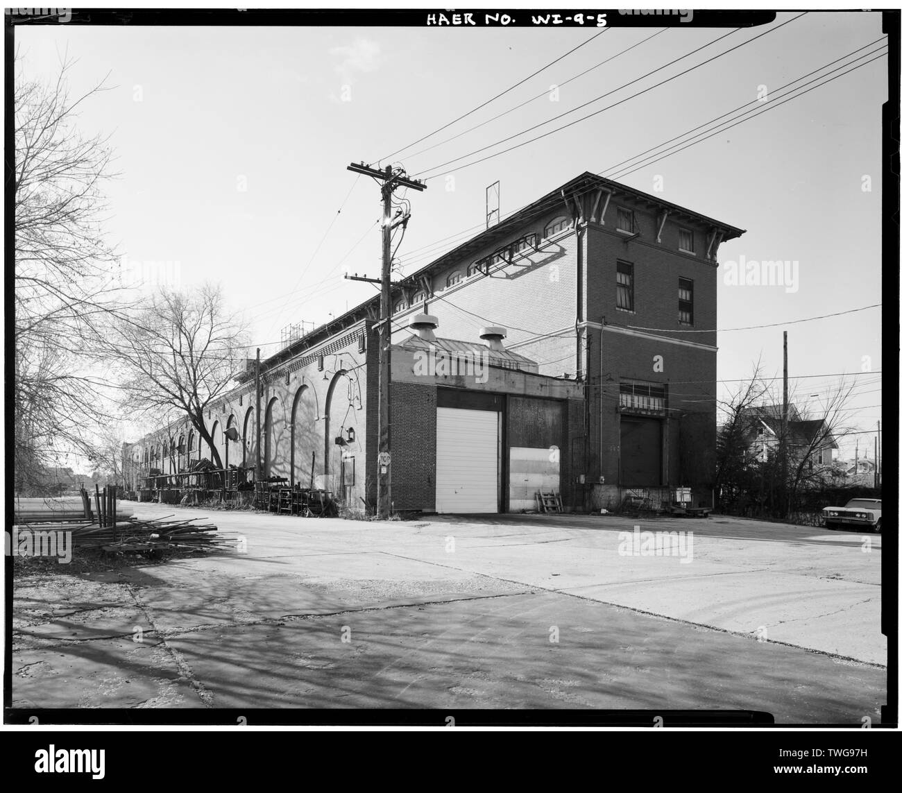 Heck- und Ostseite. Blick nach Südwesten. - Milwaukee Licht, Wärme und Traction Company, 8335 West Lapham Street, West Allis, Milwaukee County, WI; Villard, Henry Stockfoto