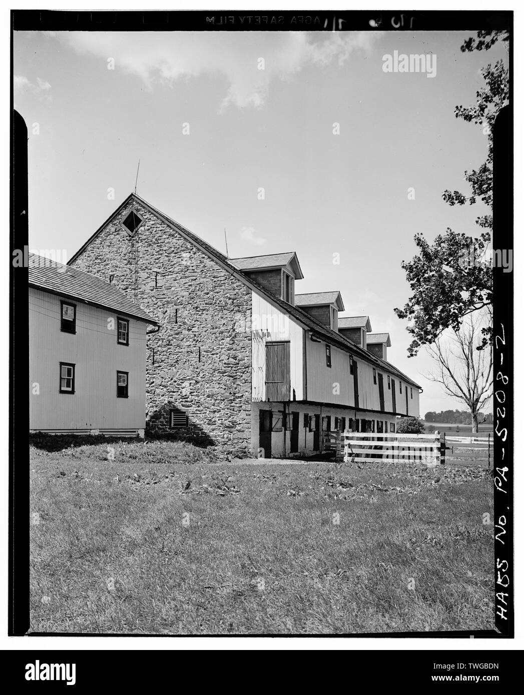 Hintere Höhe. Hinweis SCHLITZ VENTILATOREN - Scheune, State Route 23, Enfield, Lancaster County, PA Stockfoto