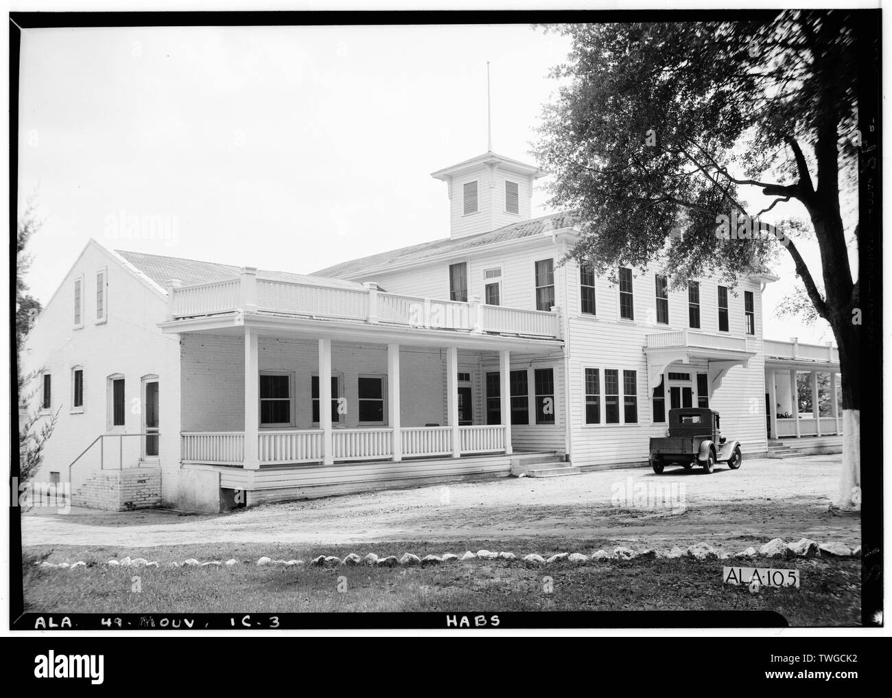 Historischer amerikanischer Gebäude Umfrage E. W. Russell, Fotograf, April 2, 1935, RÜCKSEITE DES VERWALTUNGSGEBÄUDES (W. Seite) - Mount Vernon Arsenal, Verwaltungsgebäude, Old Saint Stephens Road (County Road 96), Mount Vernon, Mobile County, AL Stockfoto