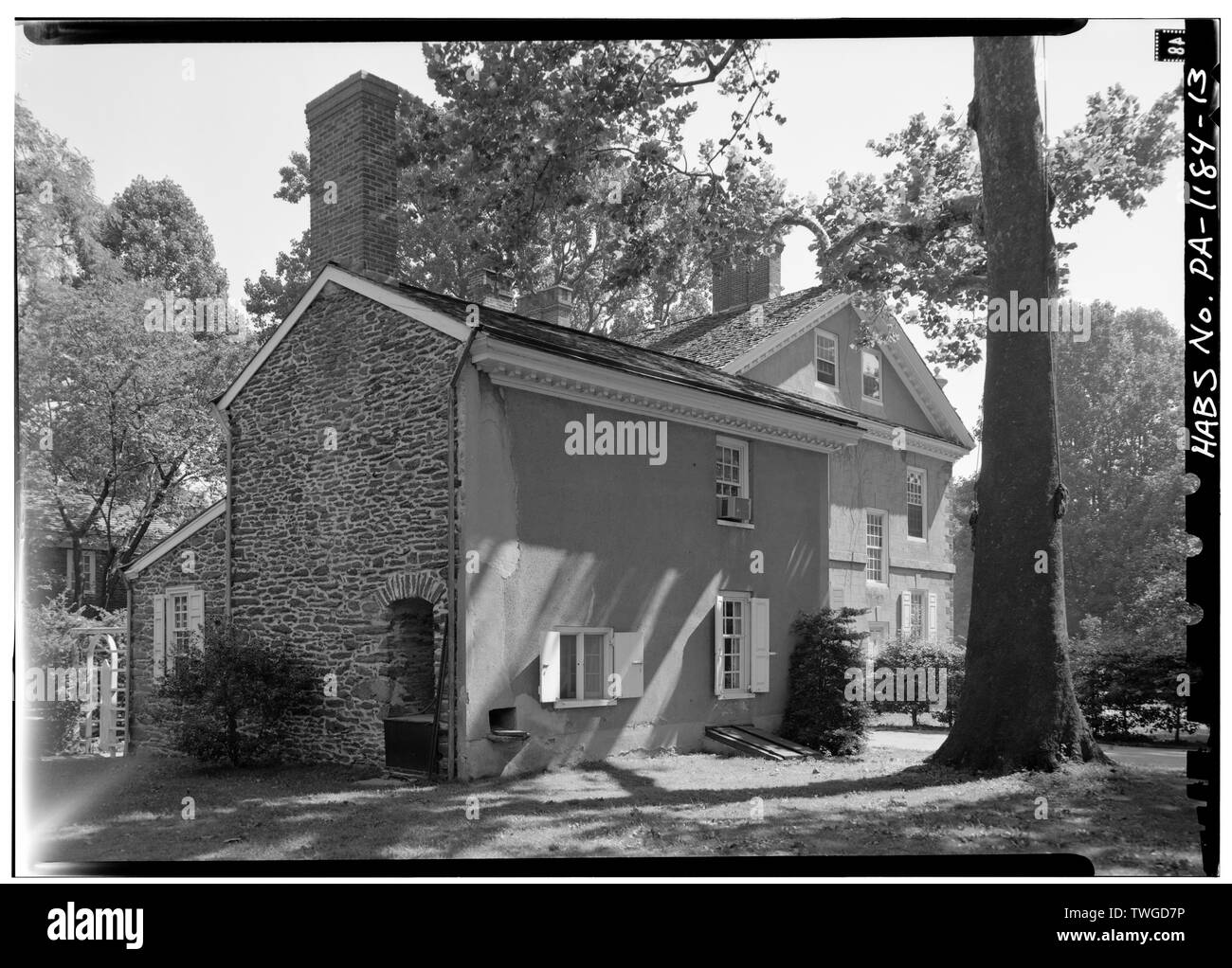 Rückseite des Westflügels, aus Nordwest. Gewölbte ÖFFNUNG HÄUSER WASSERPUMPE - Cliveden, 6401 Germantown Avenue, Philadelphia, Philadelphia County, PA Stockfoto