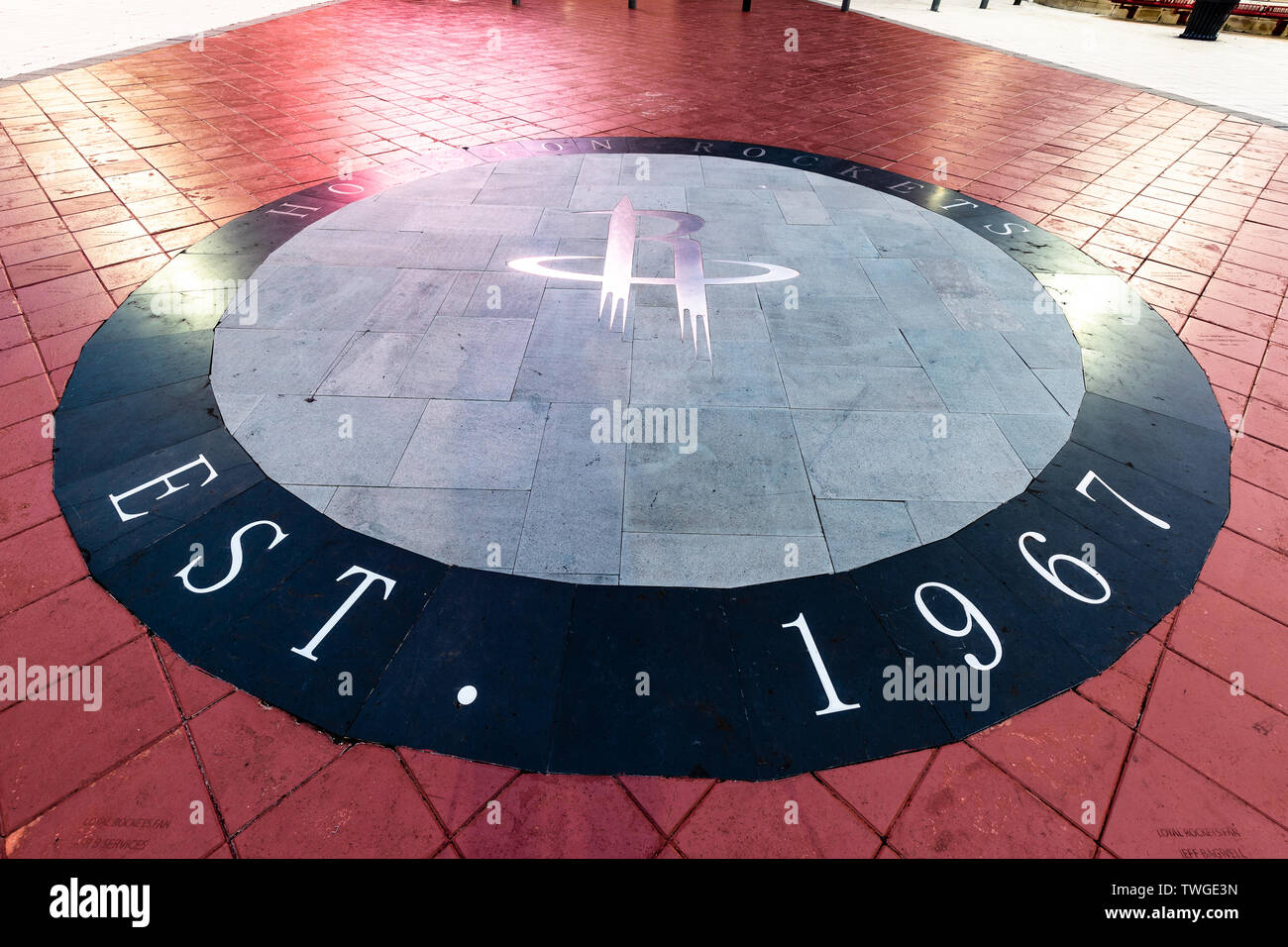 Die Houston Rockets Logo im Brick außerhalb des Toyota Center gelegt. Stockfoto