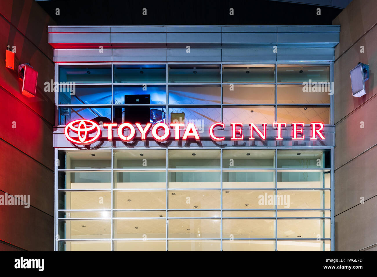 Das Toyota Center Logo auf einer der Eingänge zum Stadion. Stockfoto