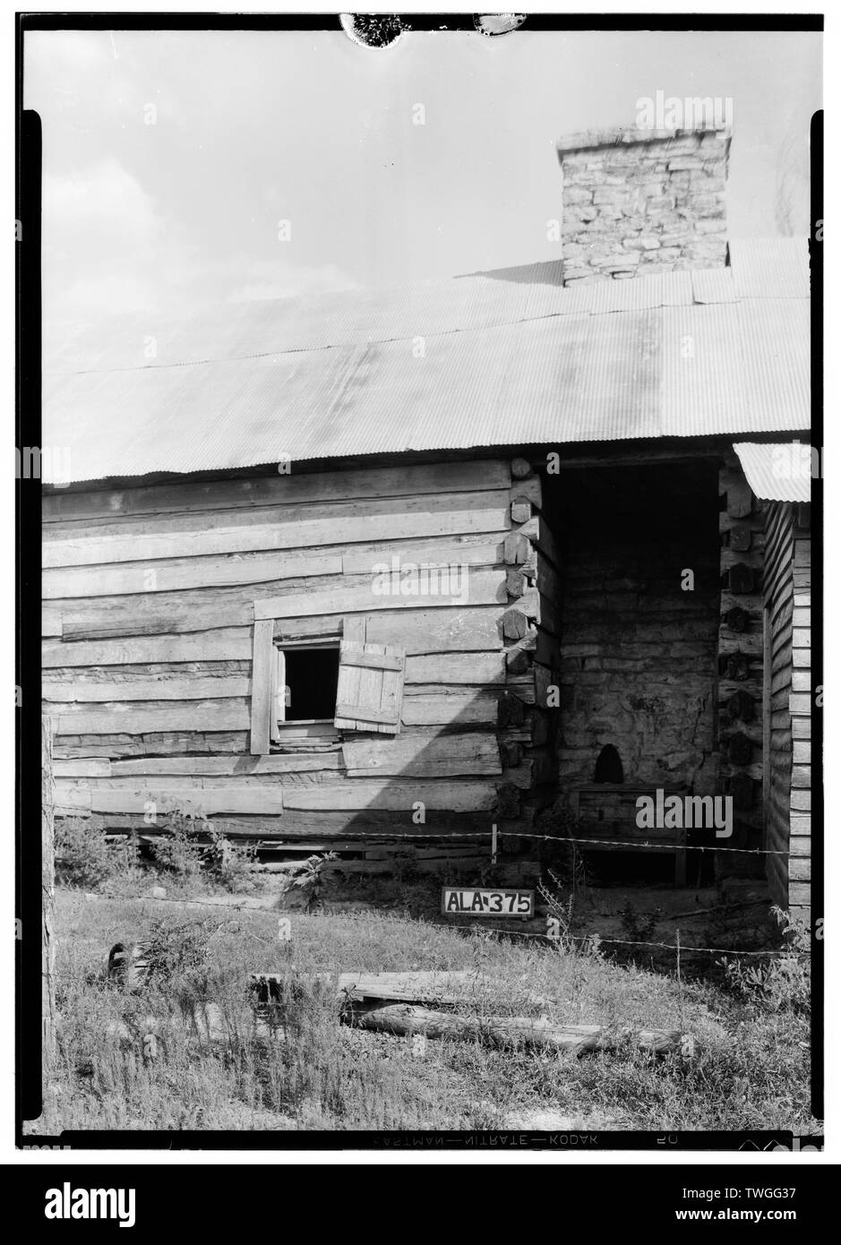 Historischer amerikanischer Gebäude Umfrage Alex Bush, Fotograf, August 7, 1935 ANSICHT VON HINTEN, KLEINE ALTE - FENSTER DER SLAVE HOUSE - Gabel von Cypress, Savannah Straße (Jackson Road), Florenz, Lauderdale County, AL Stockfoto