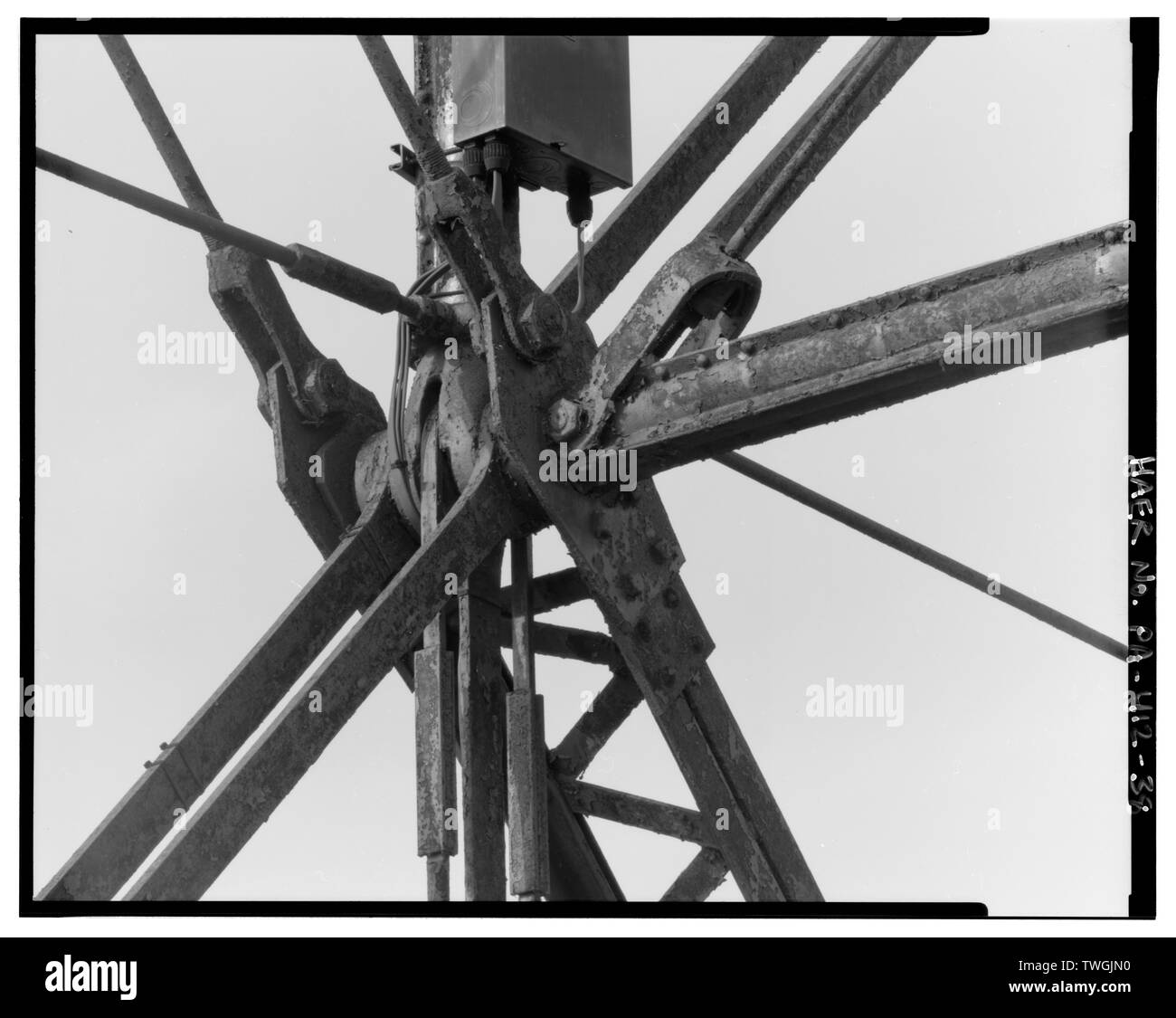 Vertreter DETAIL DER TRUSS M10, Spannweite 13, Blick nach Norden. - Walnut Street Bridge, Spanning Susquehanna River bei der Walnut Street (State Route 3034), Harrisburg, Dauphin County, PA; Lucius, Albert; Phoenix Brücke Unternehmen; Dekan und Westbrook Brücke Unternehmen; Phoenix Iron Works; der Menschen Bridge Company; Wallower, Elias Zollinger; Reilly, John B; Dekan, C W; Westbrook, John A; Harrisburg und Mechanicsville Electric Railway Company; Smith, John C; Louis Berger und Mitarbeiter, Auftragnehmer; John Bowie Mitarbeiter, Auftragnehmer; benutzte Hotopp, John A, Projektleiter; Grzybowski, Susan D, Projekt Manager Stockfoto