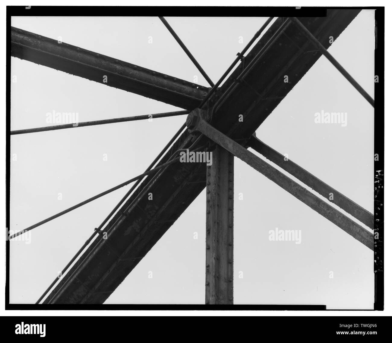 Vertreter DETAIL DER TRUSS ANSCHLUSS U 9, Spannweite 13, nach Osten. - Walnut Street Bridge, Spanning Susquehanna River bei der Walnut Street (State Route 3034), Harrisburg, Dauphin County, PA; Lucius, Albert; Phoenix Brücke Unternehmen; Dekan und Westbrook Brücke Unternehmen; Phoenix Iron Works; der Menschen Bridge Company; Wallower, Elias Zollinger; Reilly, John B; Dekan, C W; Westbrook, John A; Harrisburg und Mechanicsville Electric Railway Company; Smith, John C; Louis Berger und Mitarbeiter, Auftragnehmer; John Bowie Mitarbeiter, Auftragnehmer; benutzte Hotopp, John A, Projektleiter; Grzybowski, Susan D, Projektleiter; Stockfoto
