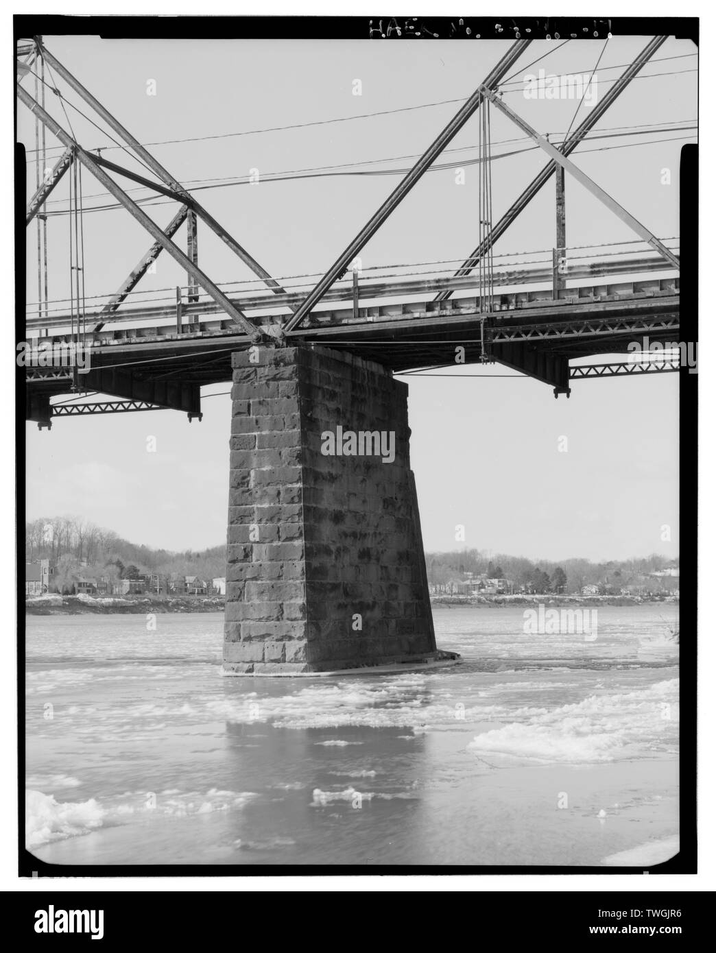 Vertreter am Pier erstreckt sich über 7 UND 8 Blick nach Westen. - Walnut Street Bridge, Spanning Susquehanna River bei der Walnut Street (State Route 3034), Harrisburg, Dauphin County, PA; Lucius, Albert; Phoenix Brücke Unternehmen; Dekan und Westbrook Brücke Unternehmen; Phoenix Iron Works; der Menschen Bridge Company; Wallower, Elias Zollinger; Reilly, John B; Dekan, C W; Westbrook, John A; Harrisburg und Mechanicsville Electric Railway Company; Smith, John C; Louis Berger und Mitarbeiter, Auftragnehmer; John Bowie Mitarbeiter, Auftragnehmer; benutzte Hotopp, John A, Projektleiter; Grzybowski, Susan D, Projektleiter; Pennsylvania Depar Stockfoto