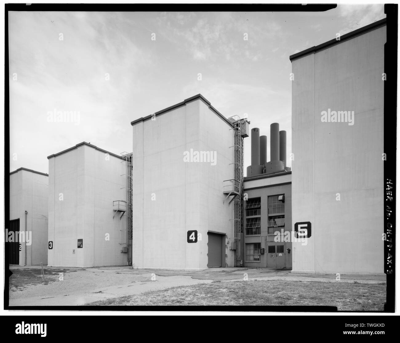 Stützmauer, Nordosten (1992). - Wright-Patterson Air Force Base, Bereich B, Gebäude 71, Kraftwerk Motor Test Drehmoment steht, Seventh Street zwischen D und G Straßen, Dayton, Montgomery County, OH Stockfoto