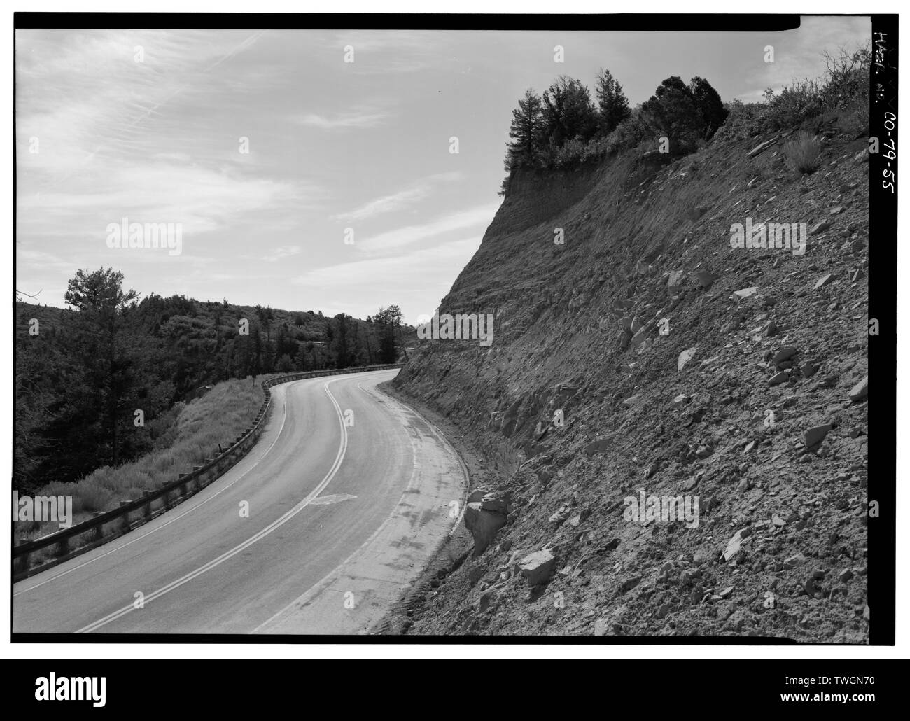Mit Blick auf Strasse bei "CUT, E.-Mesa Verde National Park Haupteingang Straße, Cortez, Montezuma County, CO Stockfoto