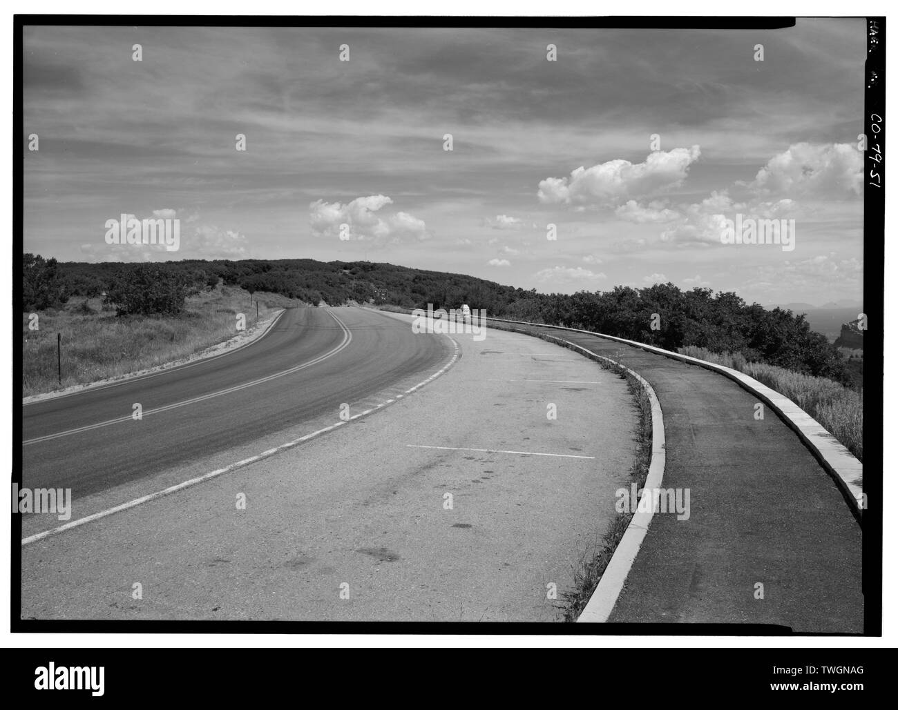 Mit BLICK AUF STRASSE IM PARK POINT WAHLBETEILIGUNG, N. - Mesa Verde National Park Haupteingang Straße, Cortez, Montezuma County, CO Stockfoto