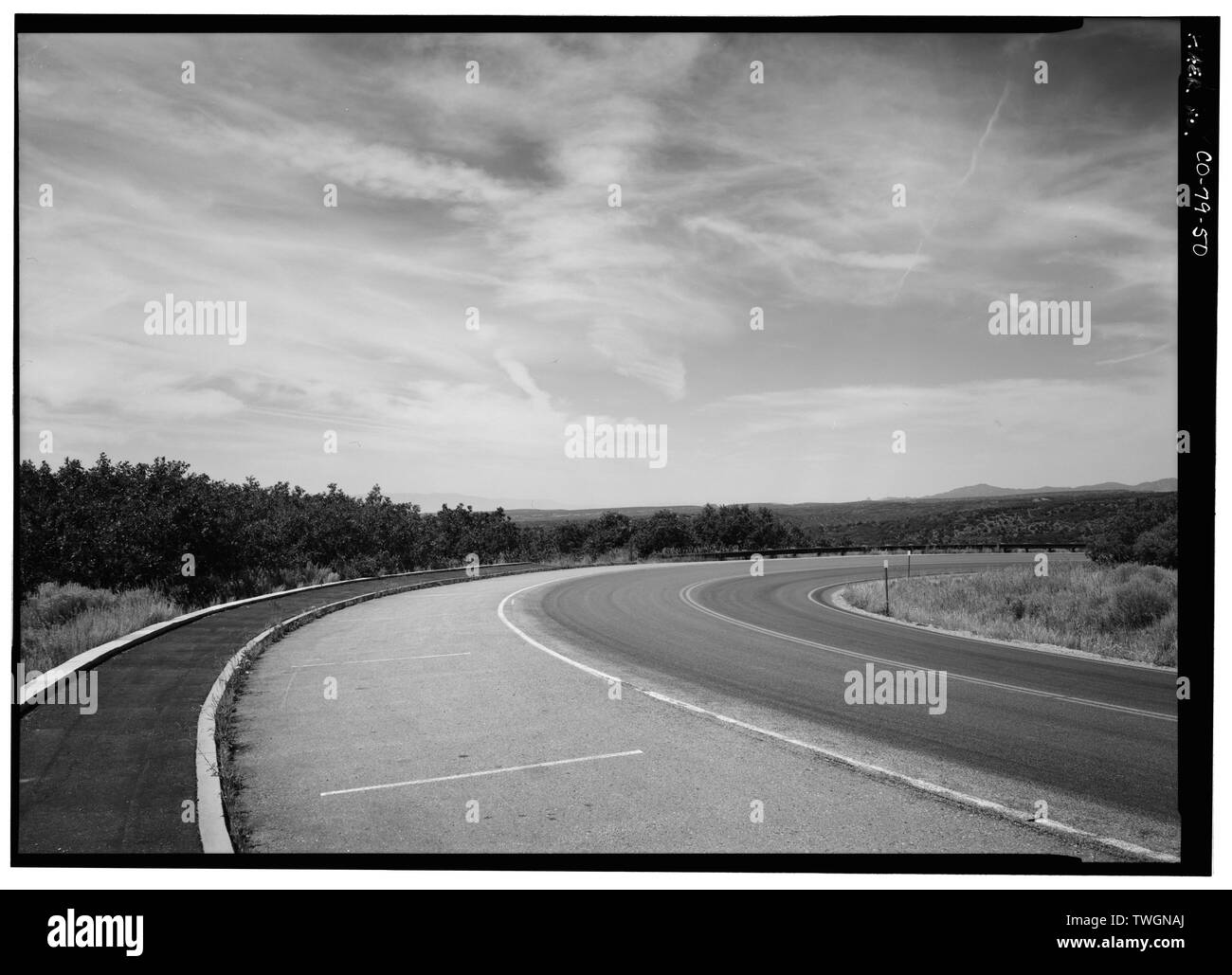 Mit BLICK AUF STRASSE IM PARK POINT WAHLBETEILIGUNG, MIT BLICK AUF WSW. - Mesa Verde National Park Haupteingang Straße, Cortez, Montezuma County, CO Stockfoto