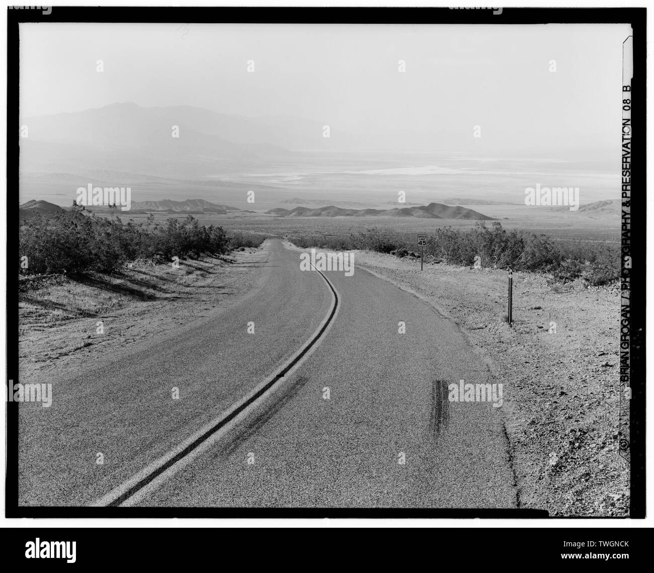 Mit Blick auf Strasse von BEATTY CUT OFF ROAD. Blick in das Tal des Todes. In "HELL'S GATE", auf der Suche SSE. - Death Valley National Park, Death Valley Junction, Inyo County, CA Stockfoto