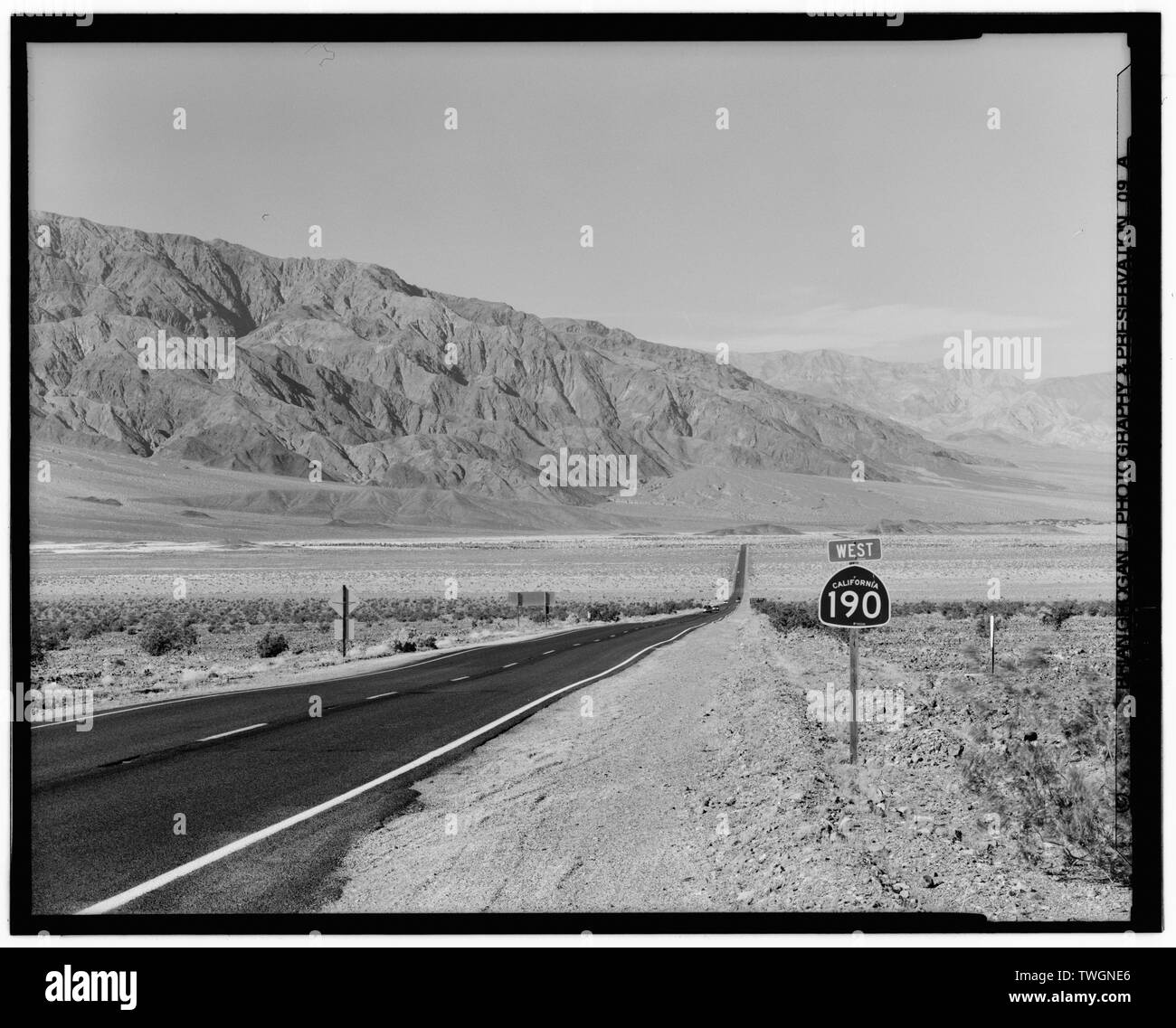 Mit Blick auf Strasse von Highway 190 Beatty Junction. Suche W. - Death Valley National Park, Death Valley Junction, Inyo County, CA Stockfoto