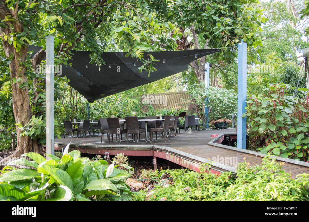 Darwin, Northern Territory, Australia-September 27,2018: Cafe im Freien von Eva mit Schatten Segel am Botanischen Garten in Darwin, Australien Stockfoto