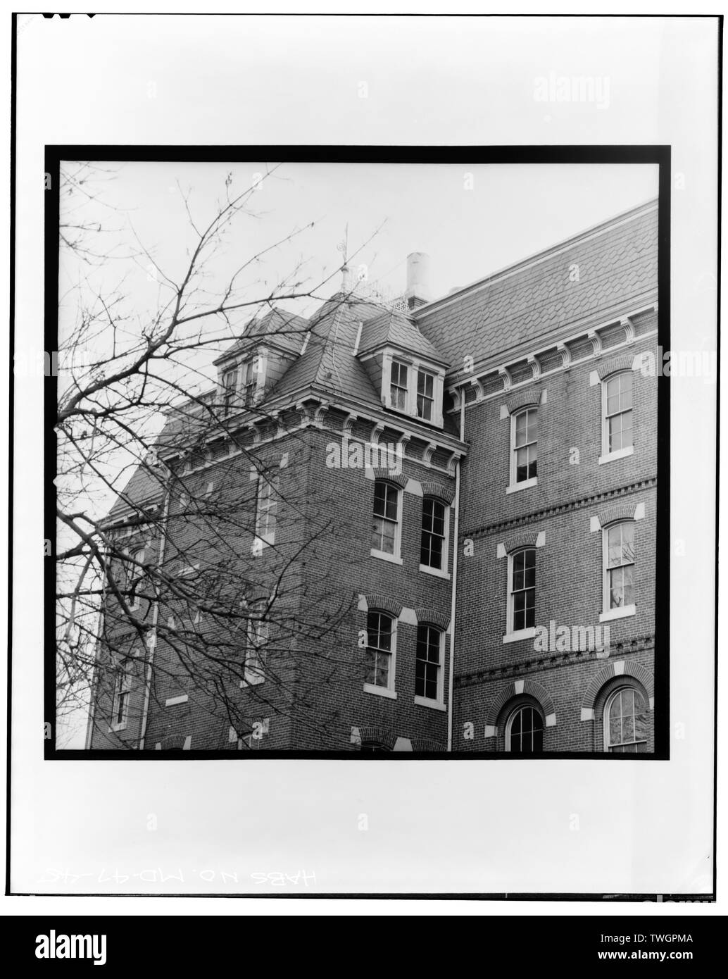 Dach und Gesims an der nordwestlichen Ecke von Ost Pavillon der NORDFASSADE - geneigt, gewinkelt Kopie Foto von photogrammetrischen Platte LC-HABS-FS13-B -1974-845 L. - St. Mary's Seminary, 600 North Paca Street, Baltimore, unabhängige Stadt, MD; Baldwin, E Francis; Borchers, Perry E., Fotograf; Pickering, E H, Fotograf Stockfoto