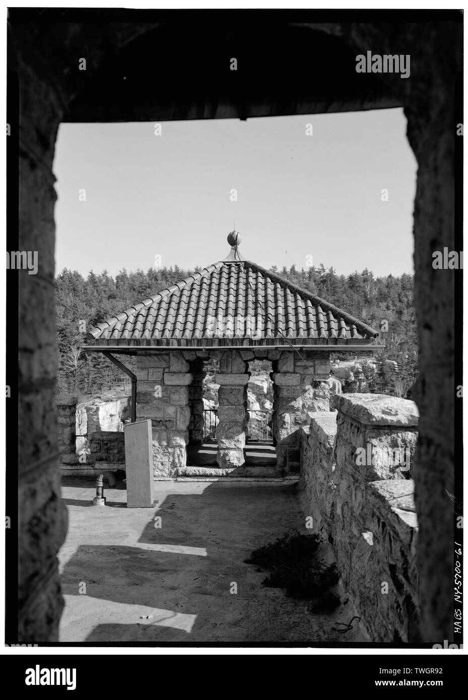 Dach STEIN SCHNITTANSICHT DES DEKORATIVEN STEIN GEHÄUSE, Südosten - Mohonk Mountain House, Mountain Rest Road, New Paltz, Ulster County, NY Stockfoto