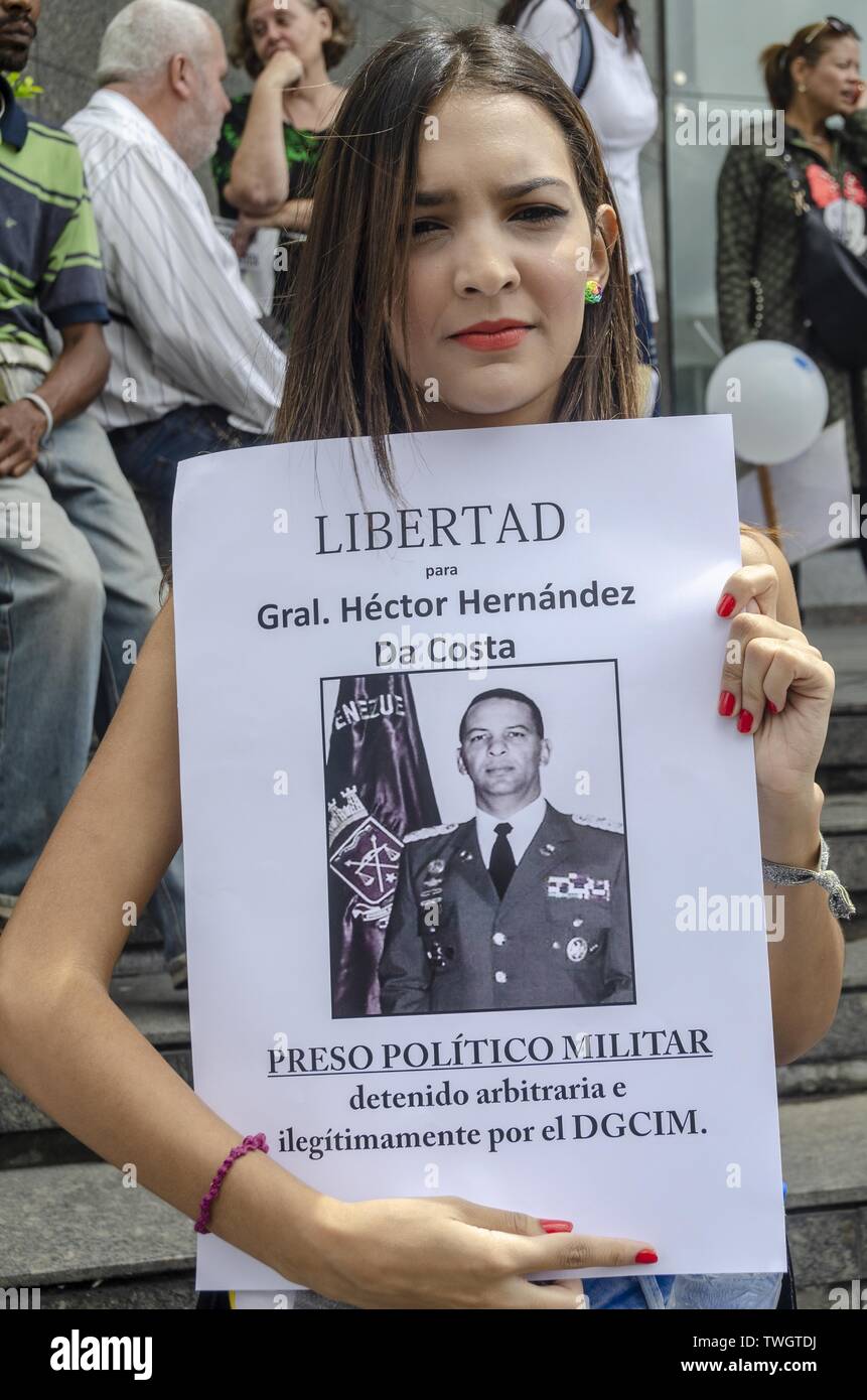 Juni 20, 2019 - Caracas, Miranda, Venezuela - Familie Mitglied einer der Venezolanischen politischen Gefangenen in den Protest. An diesem Donnerstag, den 20. Juni, der Organisation Foro strafrechtlichen forderten die Freilassung aller politischen Gefangenen in Venezuela, im Zusammenhang mit dem Besuch des Hohen Kommissars für Menschenrechte, Michelle Bachelet. Die Aktivität nahm an der UNDP (Entwicklungsprogramm der Vereinten Nationen) Hauptsitz in Los Palos Grandes, Caracas statt. Venezuela (Credit Bild: © Jimmy Villalta/ZUMA Draht) Stockfoto
