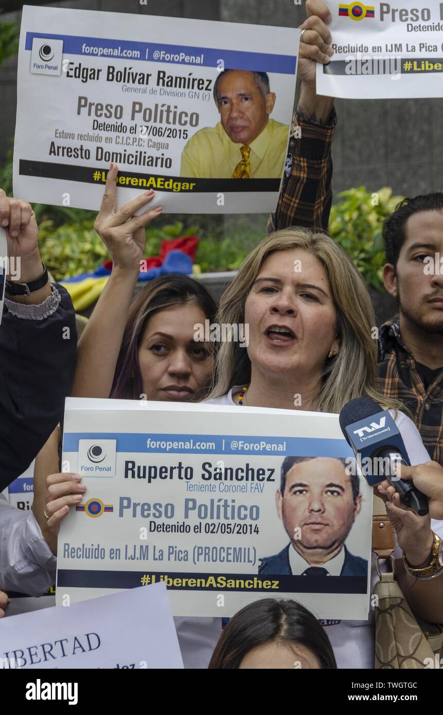 Juni 20, 2019 - Caracas, Miranda, Venezuela - Familie Mitglied einer der Venezolanischen politischen Gefangenen in den Protest. An diesem Donnerstag, den 20. Juni, der Organisation Foro strafrechtlichen forderten die Freilassung aller politischen Gefangenen in Venezuela, im Zusammenhang mit dem Besuch des Hohen Kommissars für Menschenrechte, Michelle Bachelet. Die Aktivität nahm an der UNDP (Entwicklungsprogramm der Vereinten Nationen) Hauptsitz in Los Palos Grandes, Caracas statt. Venezuela (Credit Bild: © Jimmy Villalta/ZUMA Draht) Stockfoto
