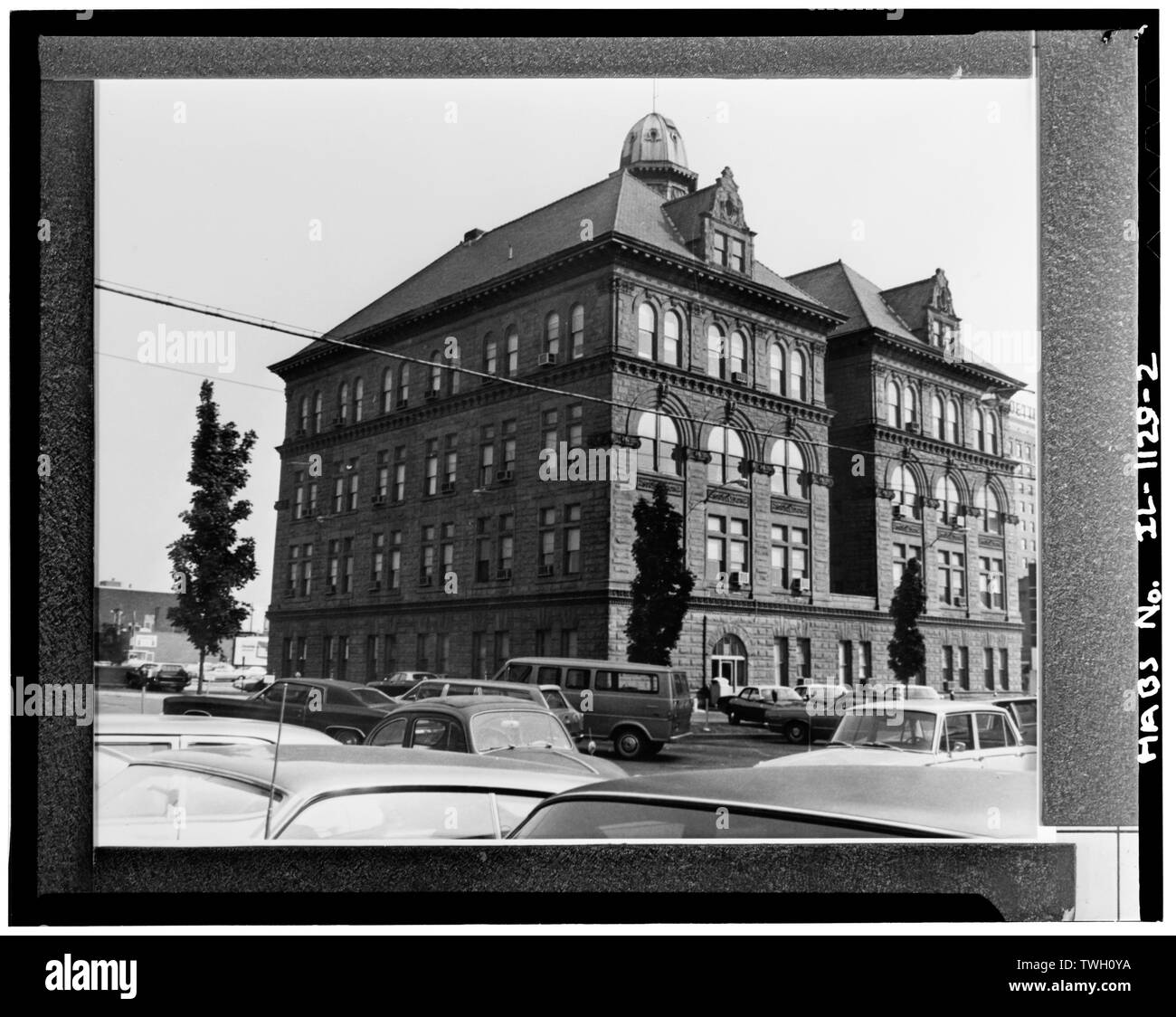 Hinten und von der Seite (rechts in der Abbildung) Erhöhungen - Peoria City Hall, 419 Fulton Street, Peoria, Peoria County, IL Stockfoto