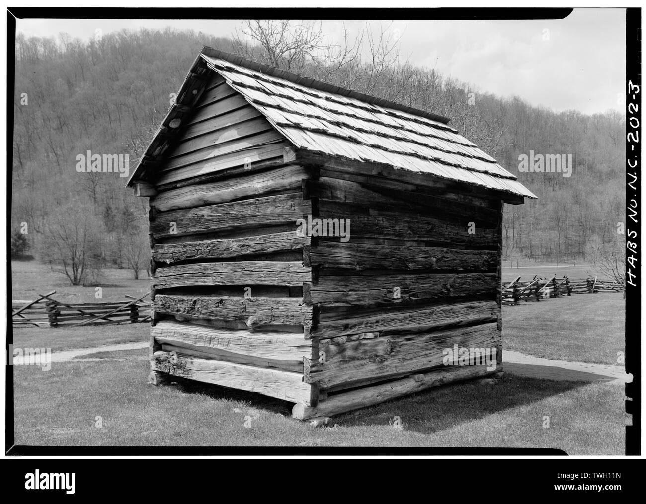 Hinten und seitlich - Pioneer Farmstead, Fleisch Haus, U.S. Route 441 (von NC, cataloochee bewegt), Cherokee, Swain County, NC Stockfoto