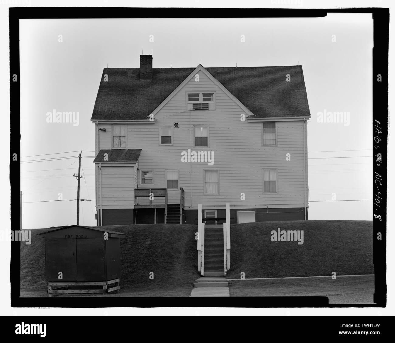Hintere Fassade, Südlage - Oak Island Coast Guard Station, Autobahn 160, Oak Island, Brunswick County, NC Stockfoto