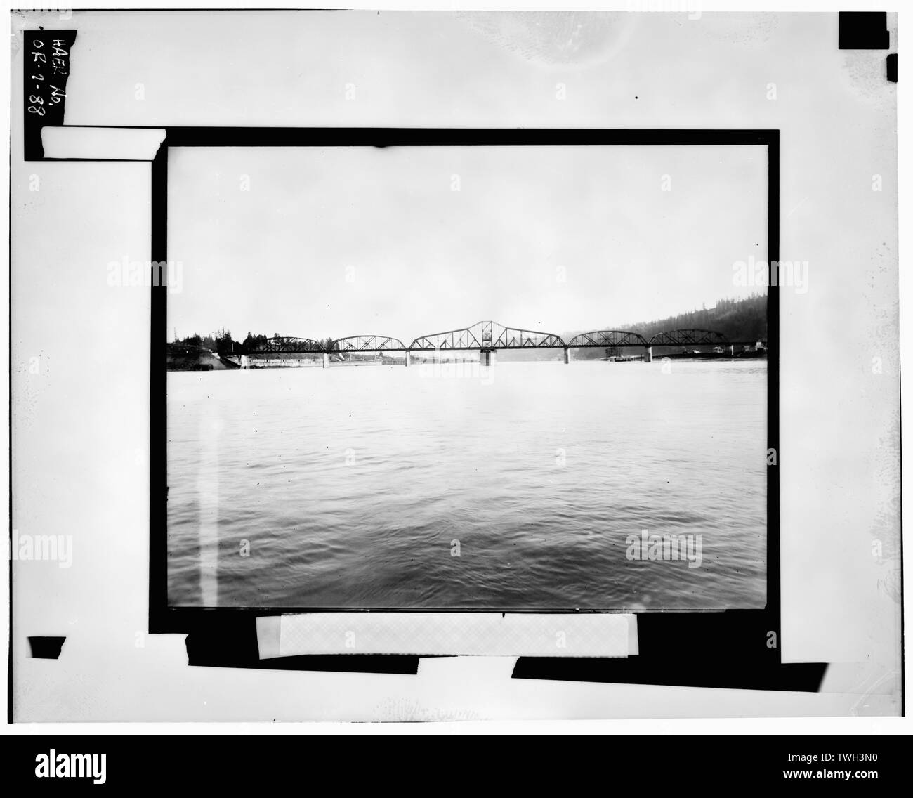 Reproduktion von Glasplatte negativ (original in Modjeski und Meister Büro, Harrisburg, Pennsylvania, Modjeski Sammlung, Nr. 4, nicht datiert) AUF DER SUCHE NACH - Burlington Northern Railroad Bridge überspannt Fluss Willamette River 1,6 Km 6,9, Portland, Multnomah County, ODER Stockfoto