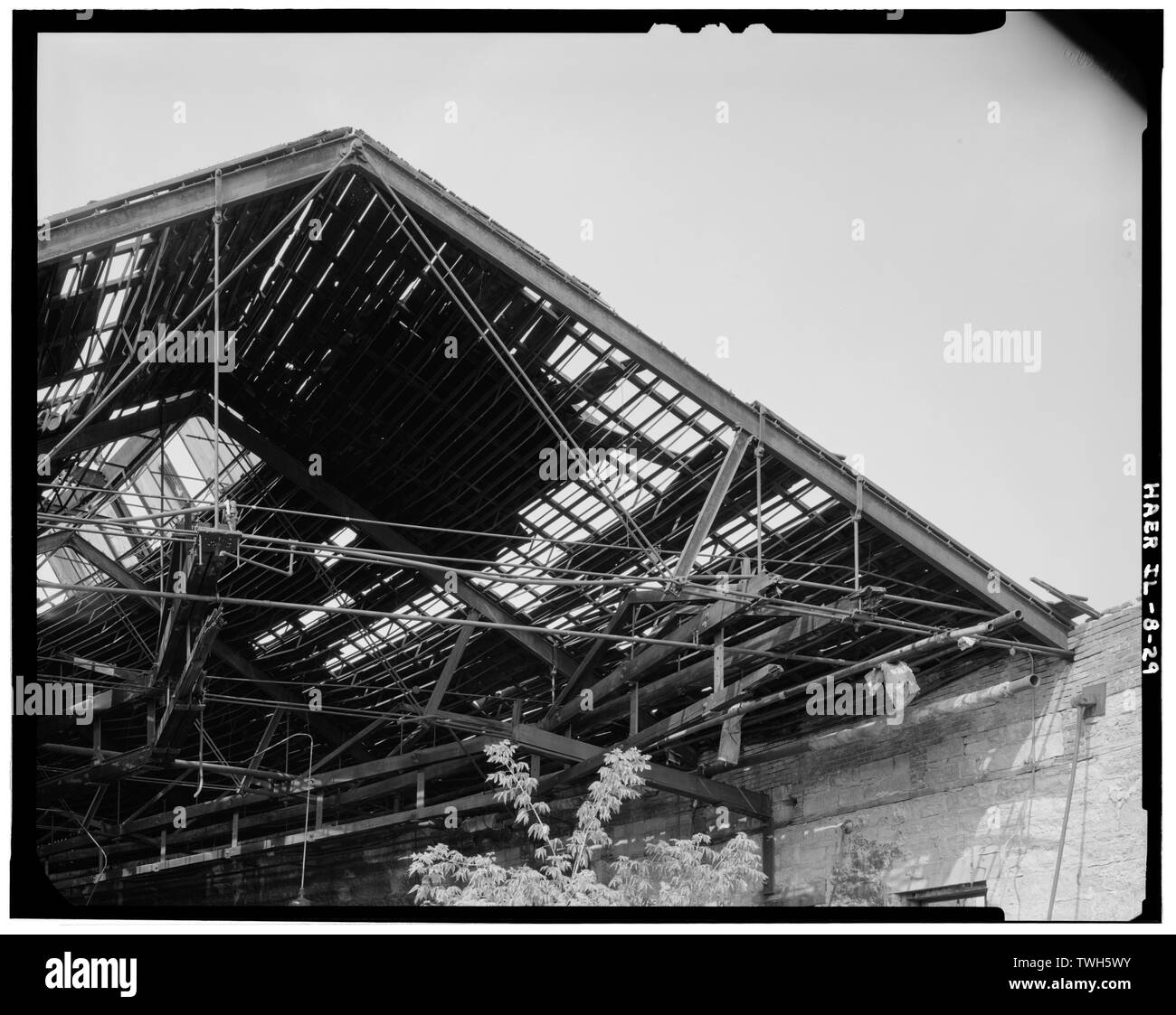 Roadhouse (1856 Teil), Erhöhung von einem Dachstuhl - Chicago, Burlington und Quincy Railroad, Roundhouse und Geschäfte, Broadway und Spring Street, Aurora, Kane County, IL Stockfoto