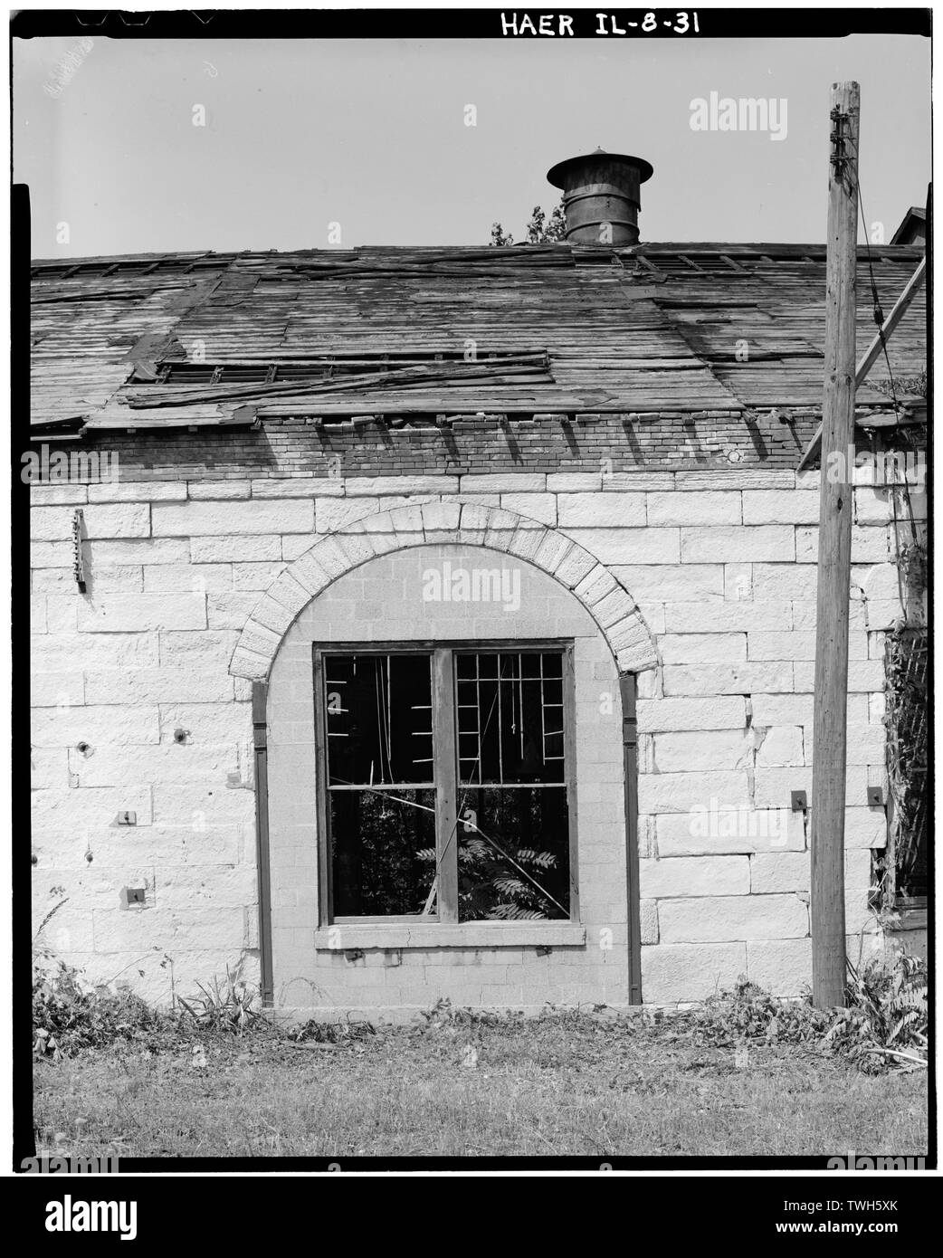 Roadhouse (1866), äußere Lokomotive Tür detail, Stand 40 - Chicago, Burlington und Quincy Railroad, Roundhouse und Geschäfte, Broadway und Spring Street, Aurora, Kane County, IL Stockfoto