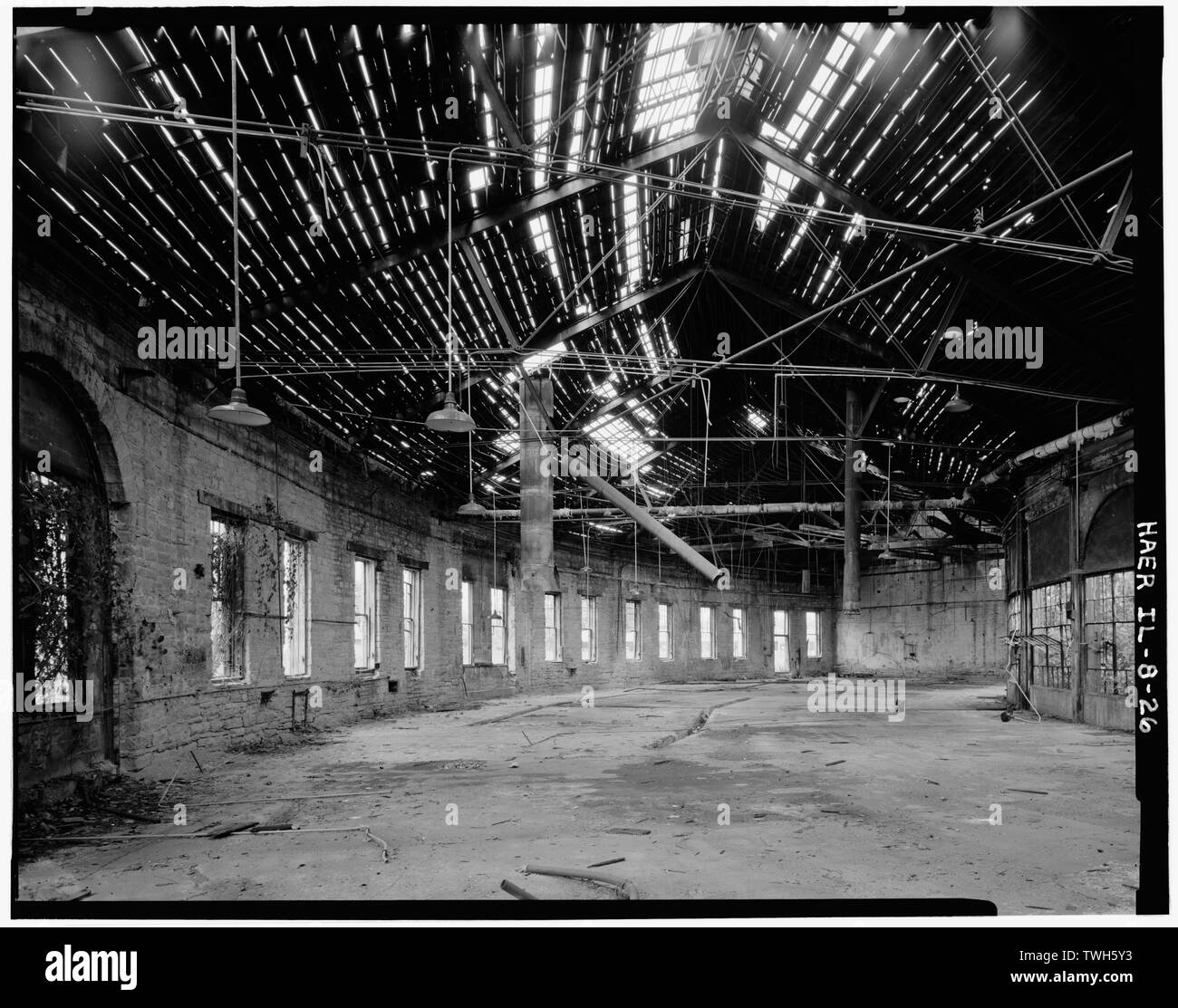 Roadhouse (1866), allgemeine Innenansicht nach Osten - Chicago, Burlington und Quincy Railroad, Roundhouse und Geschäfte, Broadway und Spring Street, Aurora, Kane County, IL Stockfoto