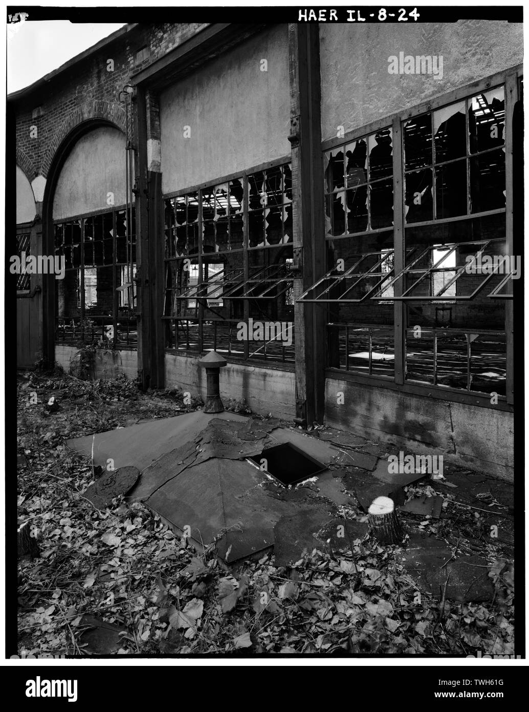 Roadhouse, Detail von Öl Bunker im Innenhof zwischen den Ständen 10 und 11 - Chicago, Burlington und Quincy Railroad, Roundhouse und Geschäfte, Broadway und Spring Street, Aurora, Kane County, IL entfernt Stockfoto