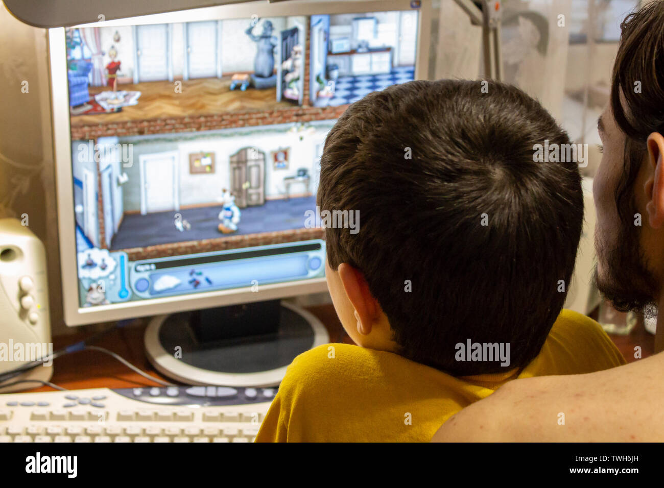 Brüder spielen Sie ein Computerspiel. Liebe, Beziehung, Leben Stockfoto