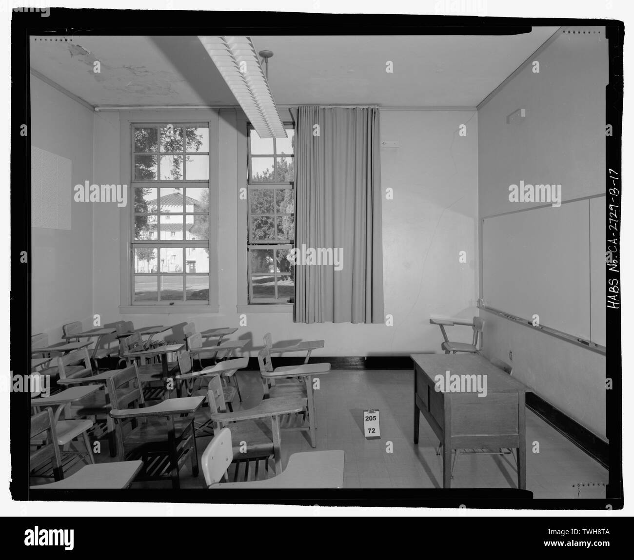 Zimmer 103, kleine Klassenzimmer, mit Blick nach Norden. Das Auditorium ist sichtbar durch das Fenster. - San Bernardino Valley College, Life Science Gebäude, 701 South Mount Vernon Avenue, San Bernardino, San Bernardino County, CA Stockfoto