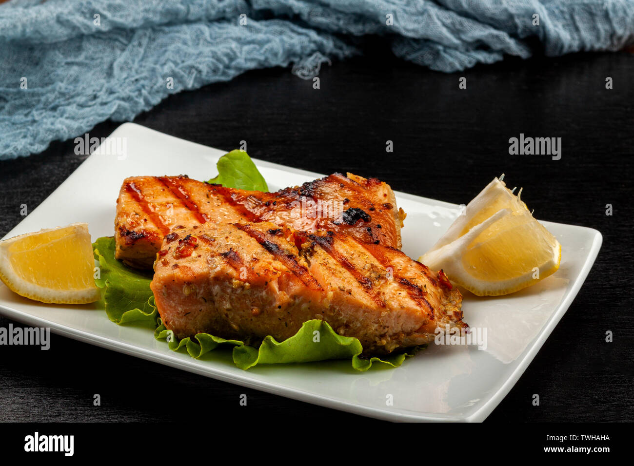 Fisch, Forelle, chum salmon, Buckelwale, ein Stück gebacken, gegrillt ...