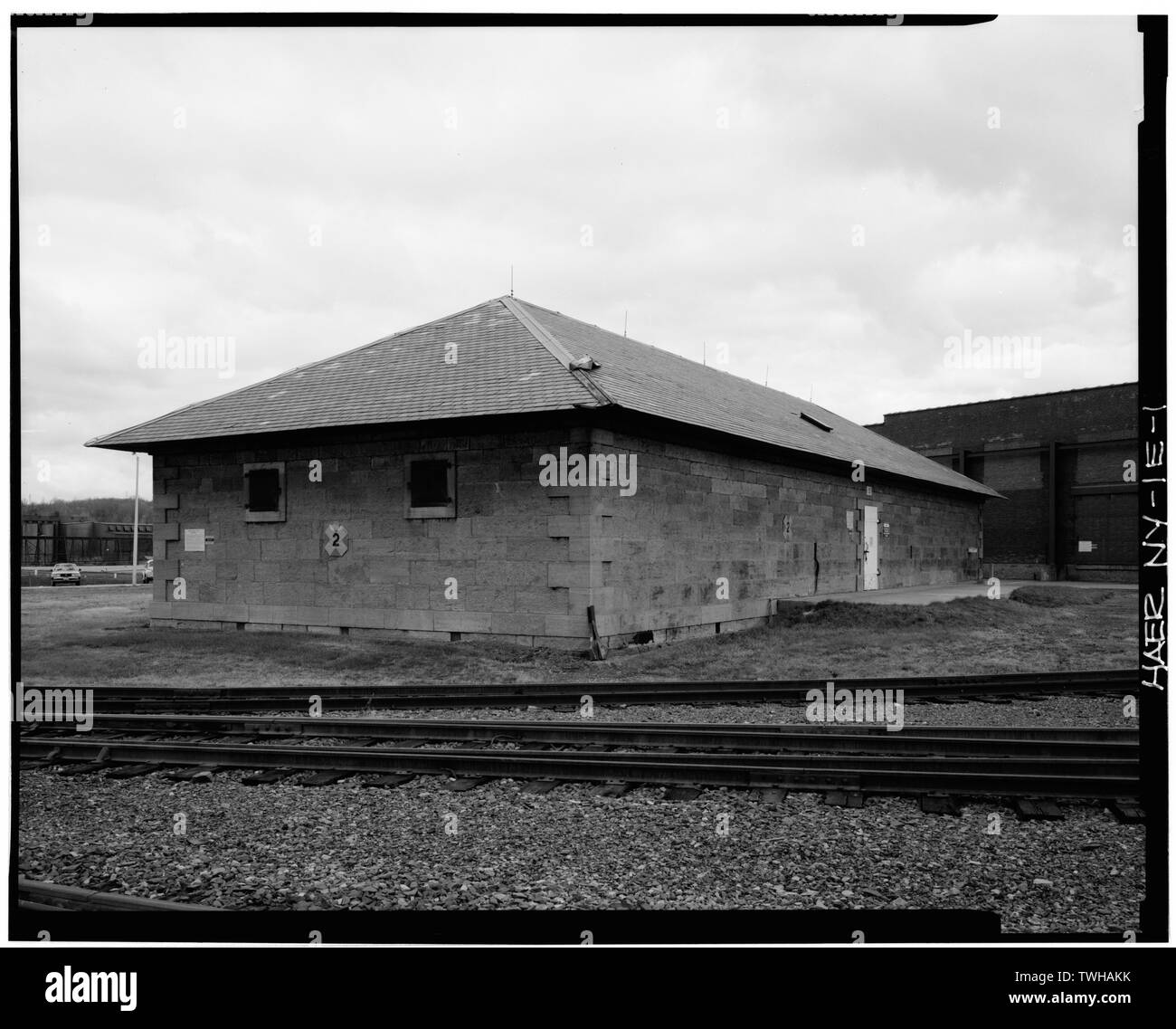 S und E ERHÖHUNGEN SUCHEN; NW. (Ceronie) - watervliet Arsenal, Gebäude Nr. 129, Wert Road in der Nähe der Baker Street, Watervliet, Albany County, NY Stockfoto