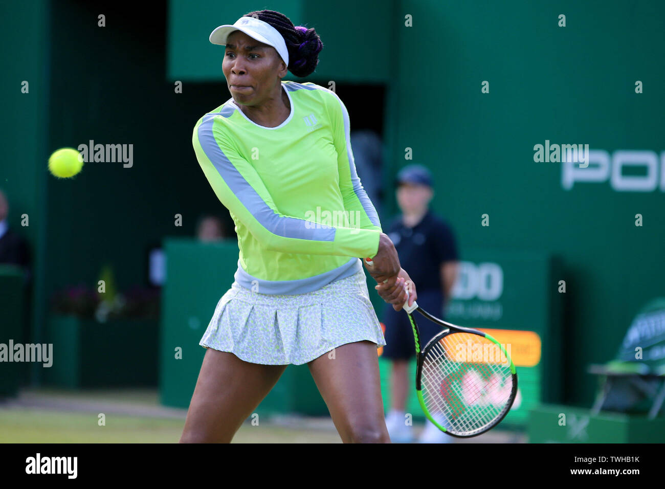 Birmingham, Großbritannien. Juni, 2019 20. Venus Williams aus den USA während ihres Gleichen gegen Qiang Wang aus China. Natur Tal Classic 2019, Tennis der Internationale Frauentag, Tag 2 Am Edgbaston Priorat Club in Birmingham, England am Donnerstag, den 20. Juni 2019 Bitte beachten Sie die redaktionelle Nutzung nur. pic von Tom Smeeth/Andrew Orchard sport Fotografie./Alamy Live News Credit: Andrew Orchard sport Fotografie/Alamy leben Nachrichten Stockfoto