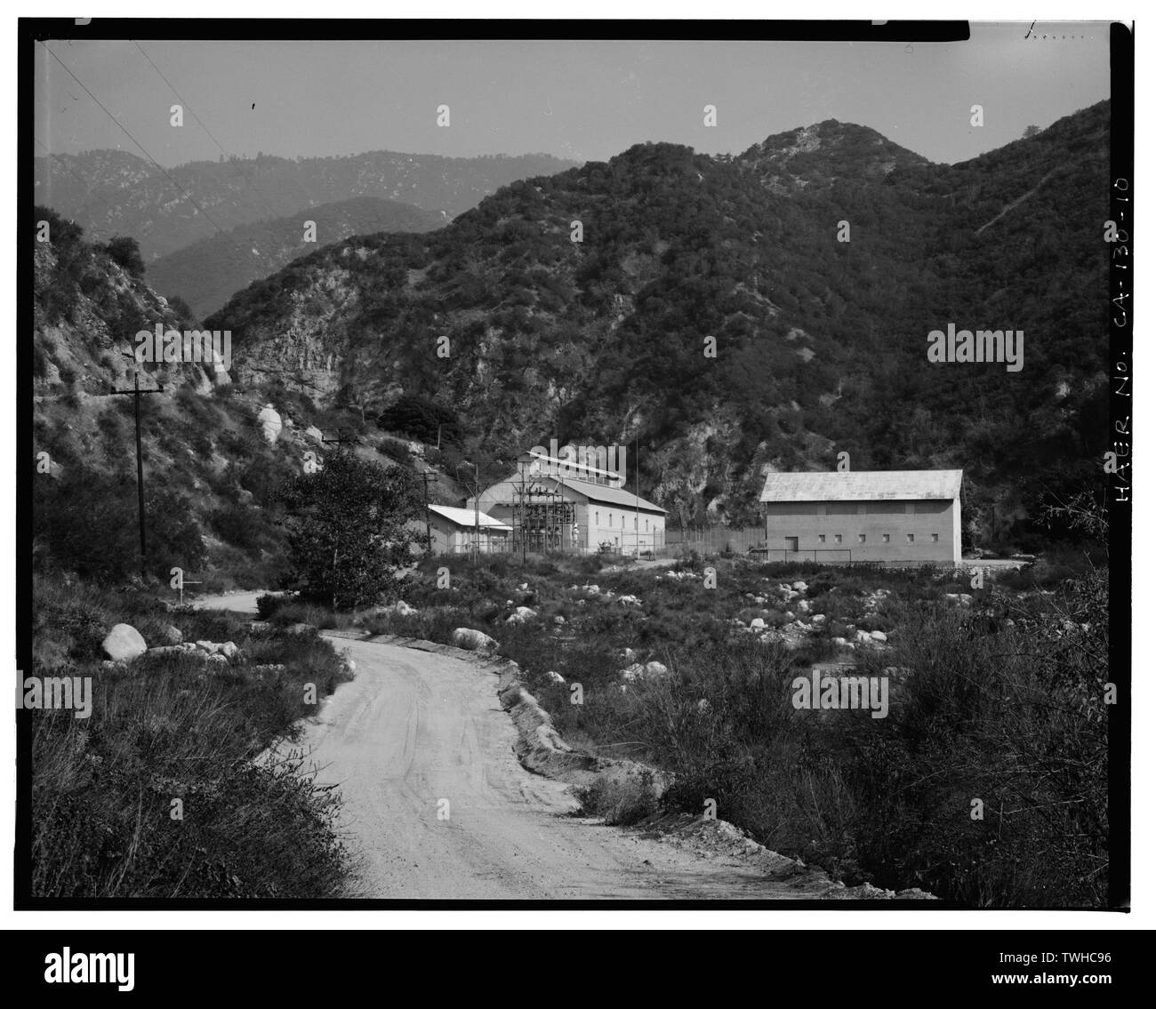 SAR-1 Komplex, Blick nach Osten, ANZEIGEN KRAFTPAKET AUF DER LINKEN UND AUF DER RECHTEN SEITE. - Santa Ana River hydroelektrischen Systems, Redlands, San Bernardino County, CA Stockfoto