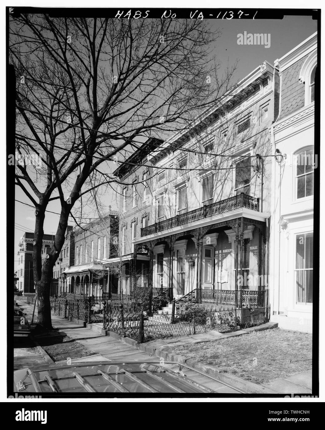 SCHAEFER HAUS (Zweite von rechts) MIT ANDEREN HÄUSERN IN BLOCK 700 DER GERICHTSHOF ST. - Edmund Schäfer Haus, 714 Court Street, Lynchburg, Lynchburg, VA Stockfoto