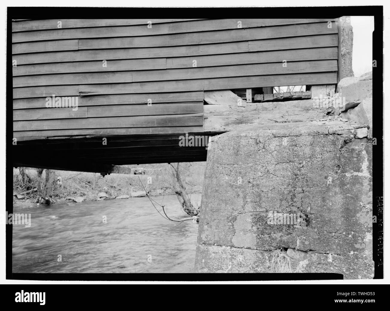 SE ABUTMENT DETAIL. - Link Bauernhof Covered Bridge, Spanning Sinking Creek, Newport, Giles County, VA; Marston, Christopher, Projektleiter; Christianson, Justine, Sender Stockfoto