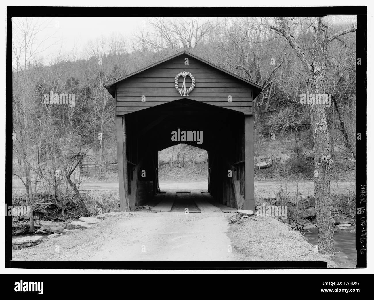 SE PORTAL ELEVATION. - Link Bauernhof Covered Bridge, Spanning Sinking Creek, Newport, Giles County, VA; Marston, Christopher, Projektleiter; Christianson, Justine, Sender Stockfoto