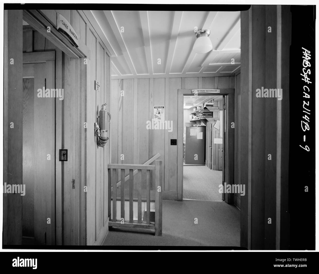 Zweite etage Landung mit Blick ins Büro - Lassen Volcanic National Park, Park Hauptquartier, Mineral, Tehama County, CA Stockfoto