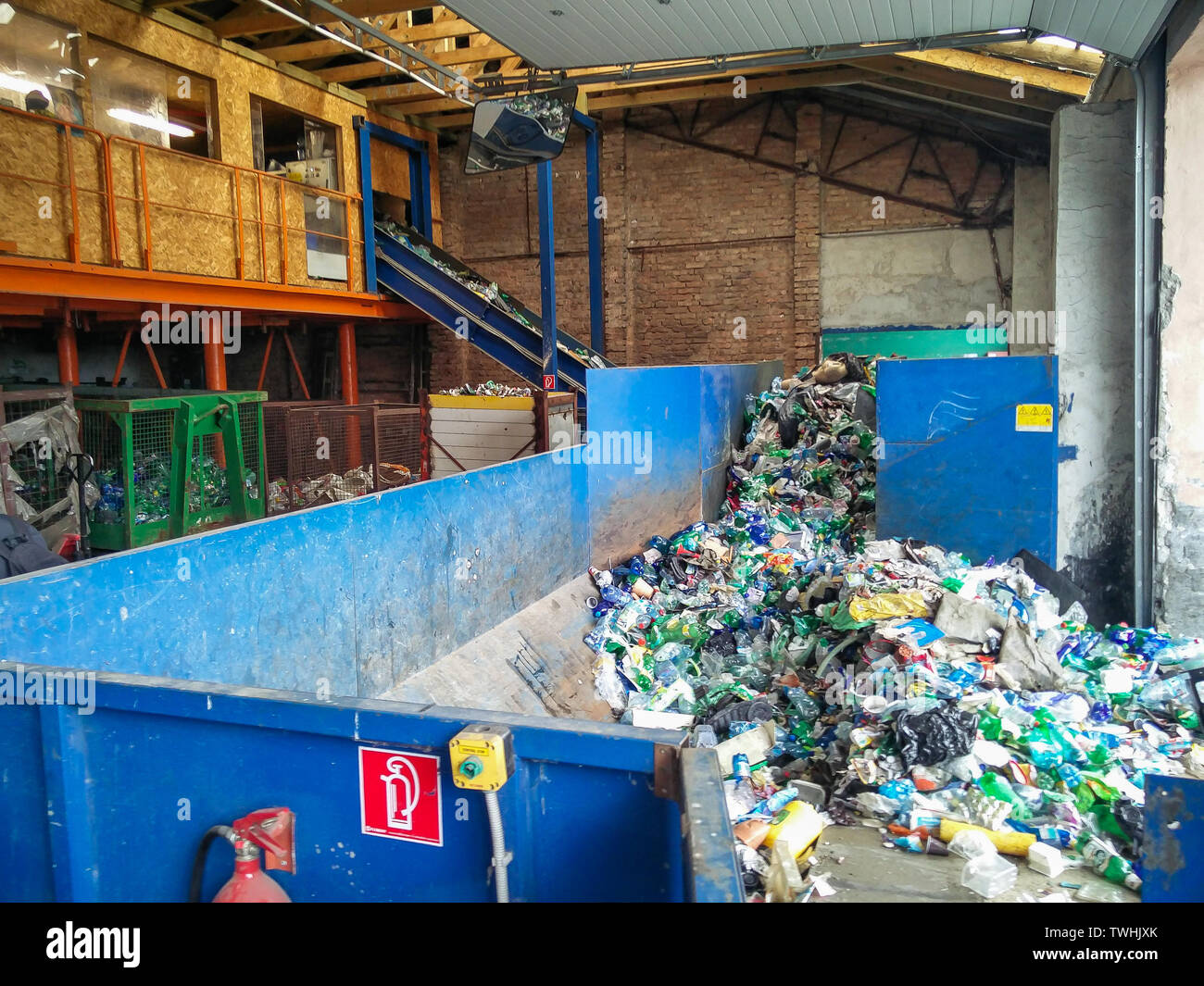 Abfallverwertung. Recycling und Lagerung von Abfällen für die weitere Entsorgung. Trennen und Sortieren von Garbage Collection. Stockfoto