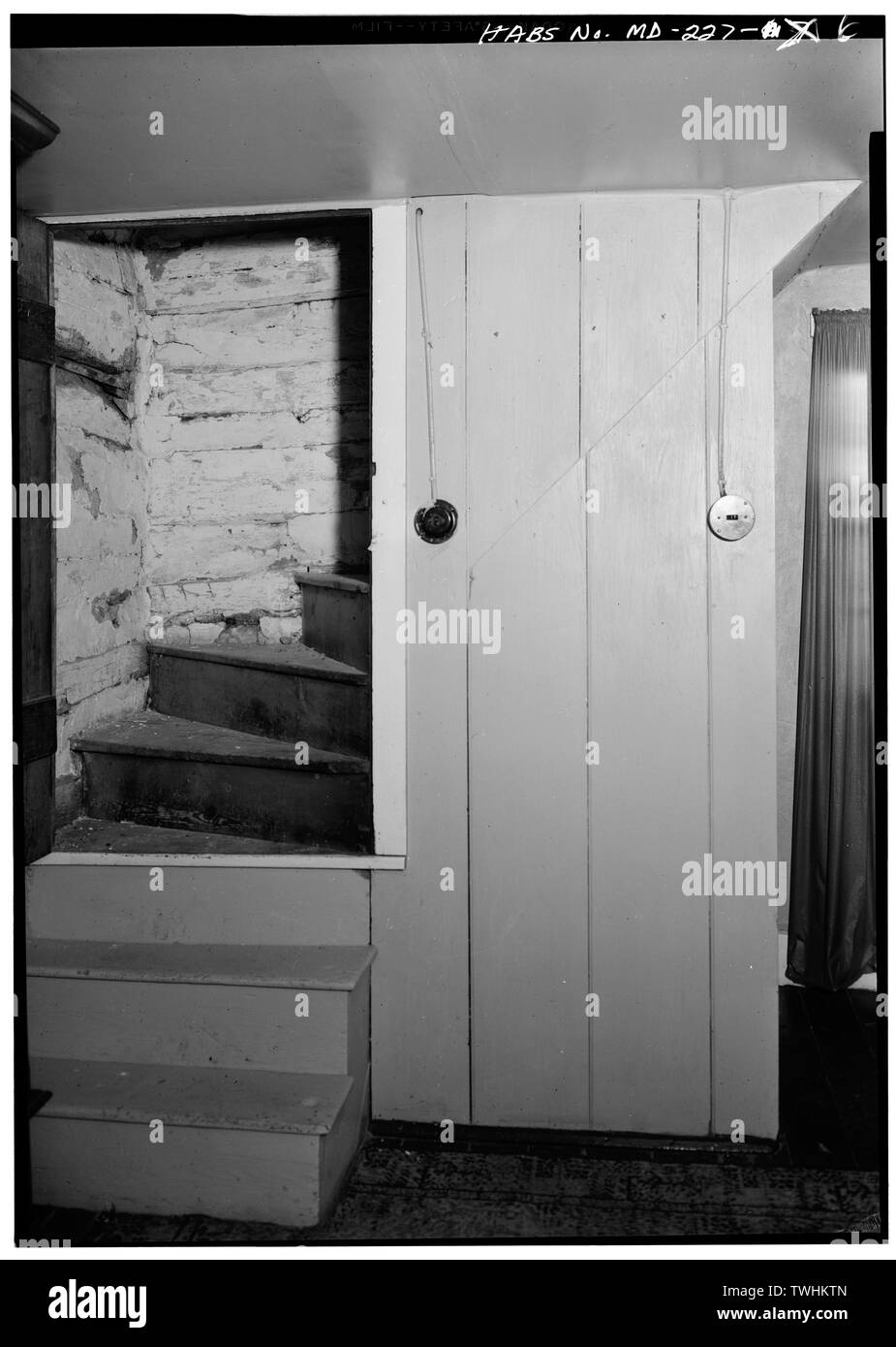 Zweite Etage, Treppe zum Dachgeschoss - Kennedy Farm, Chestnut Grove Road, Proben Manor, Washington County, MD; Brown, John; Franzen, EIN W, Sponsor; Reeves, F Blair, Sponsor; Boucher, Jack E, Fotograf; Silverman, Eleni, Historiker Stockfoto