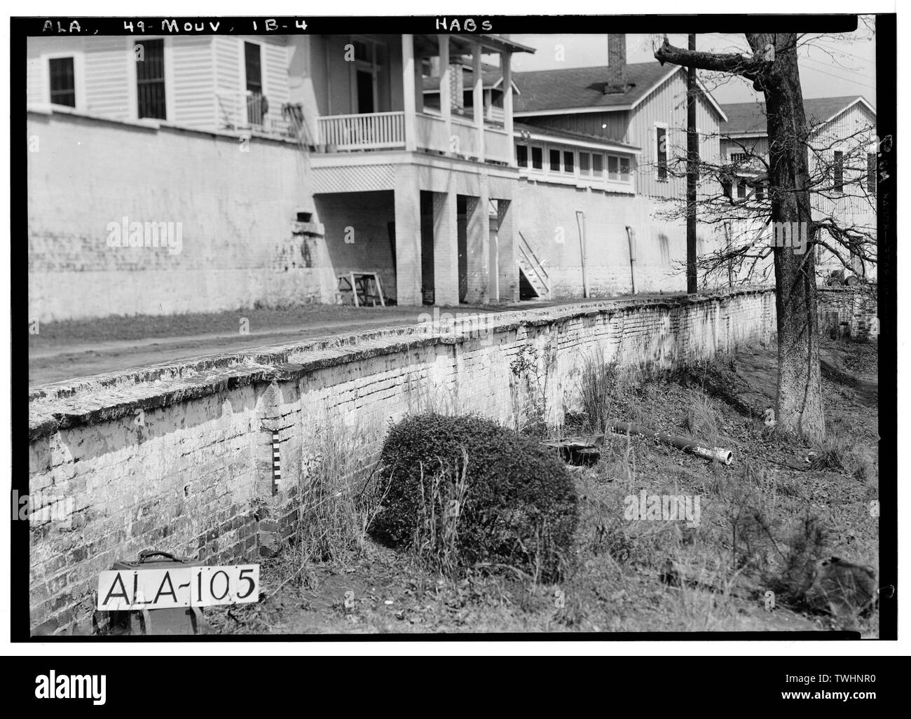 Historischer amerikanischer Gebäude Umfrage E. W. Russell, Fotograf, März 19, 1935, ABSCHNITT DER STÜTZMAUER IN DER NÄHE VON SOUTH ENDE DER STRASSE ZUM SOUTH GATE IN DER ÄUSSEREN WAND - Mount Vernon Arsenal, Innenwand, Old Saint Stephens Road (County Road 96), Mount Vernon, Mobile County, AL Stockfoto