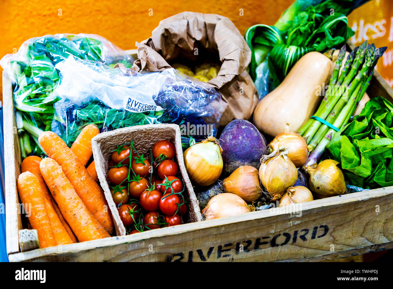 Riverford Farm Bio Gemüse box für Home Delivery, FesTeaVal2019 am Dock, London, UK Stockfoto
