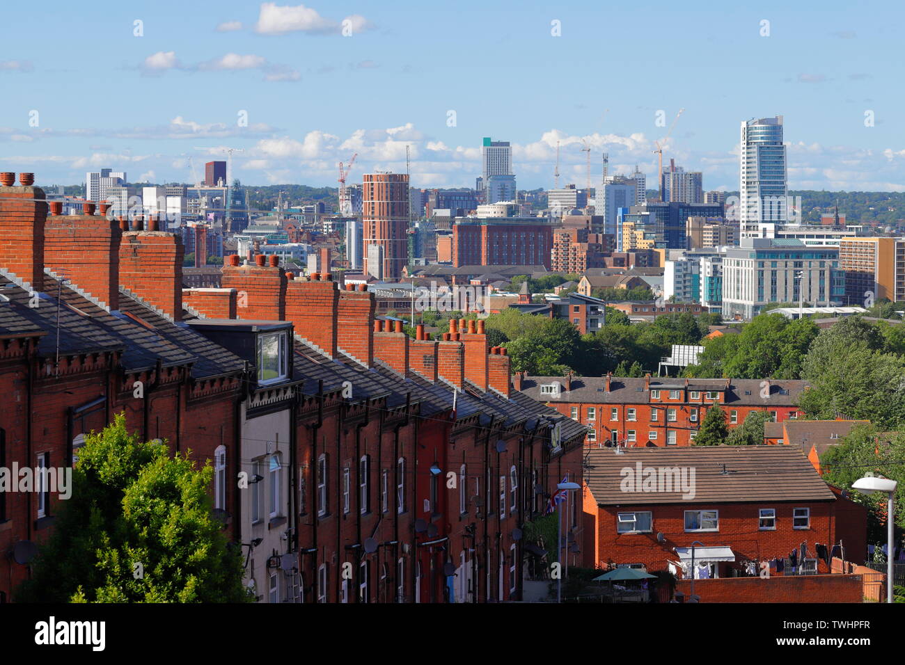 Alte und neue Architektur in Leeds, als die Stadt von Tag zu Tag größer. Stockfoto