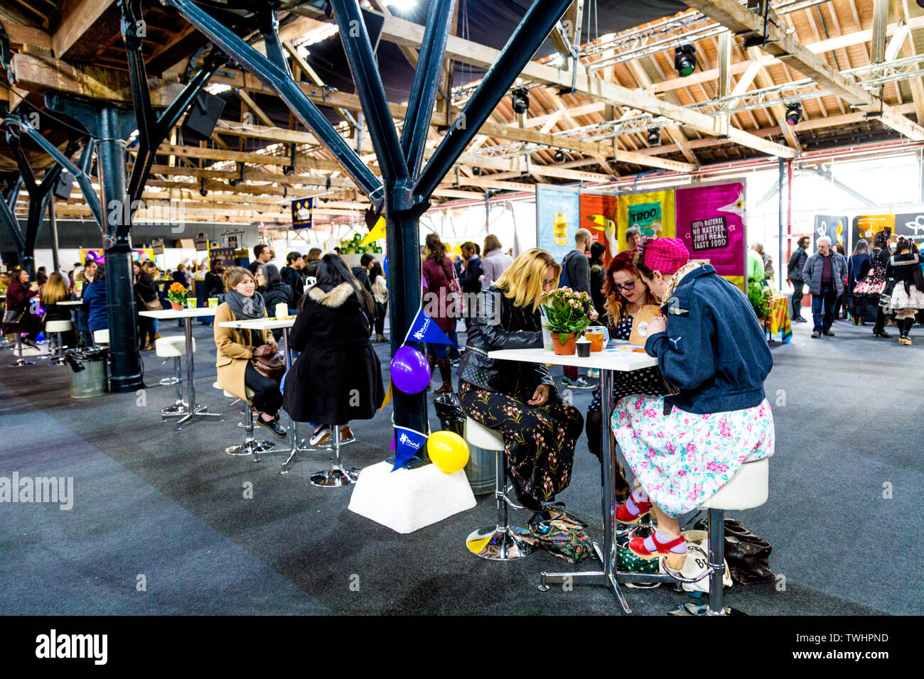 Besucher FesTeaVal2019 am Dock, London, UK Stockfoto