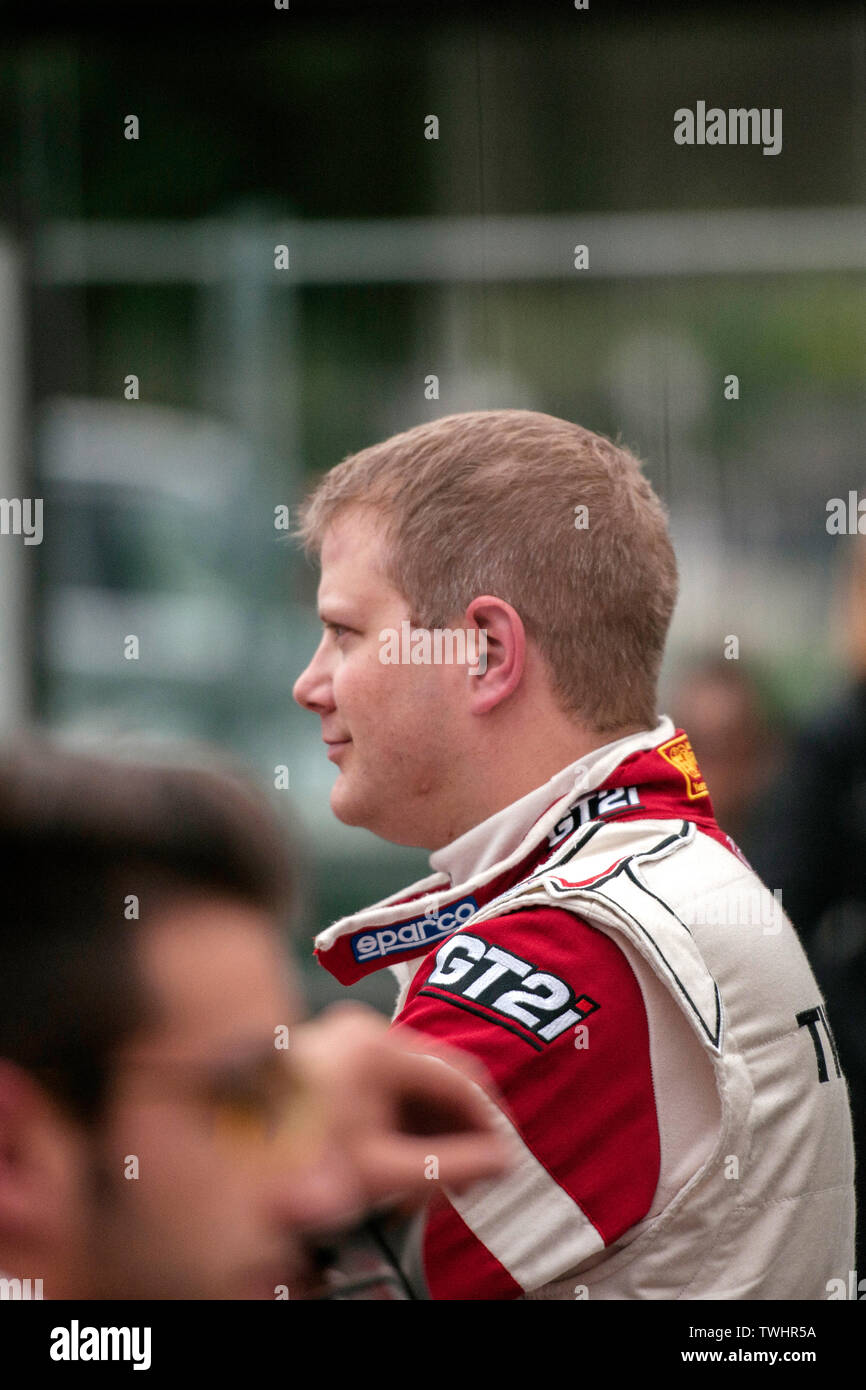 Straßburg, Frankreich - Okt 3, 2013: Stephane Fellay von Lugano Racing Team Schweiz nach Abschluss der Super Special Stage 1 der WRC-Frankreich Stockfoto