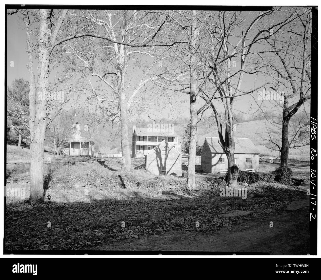 Angezeigt (VON LINKS NACH RECHTS) Kapelle, STORE GEBÄUDE, Spring House und ein BADEHAUS, Südosten Fassaden (4 x 5; 5 x 7-print) - Salt Sulpher Springs, U.S. Route 219, Salz Sulphur Springs, Monroe County, WV Stockfoto