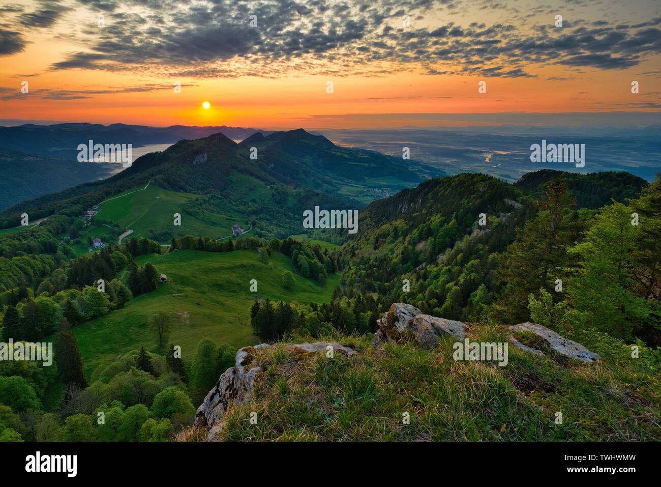 Sonnenaufgang auf dem Weissenstein, mit Blick auf den Jura und das Mittelland, Kanton Solothurn, Schweiz Stockfoto