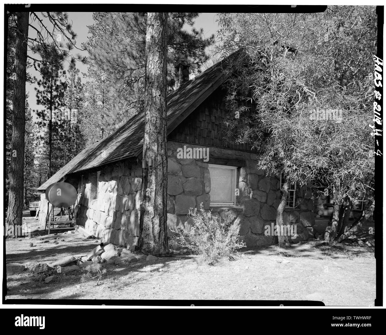 Seiten- und Rückansicht - Lassen Volcanic National Park, Manzanita Ranger Residence, Mineral, Tehama County, CA Stockfoto